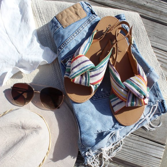 🚨//Island Gal// Multi Color Sandal - Picture 2 of 8